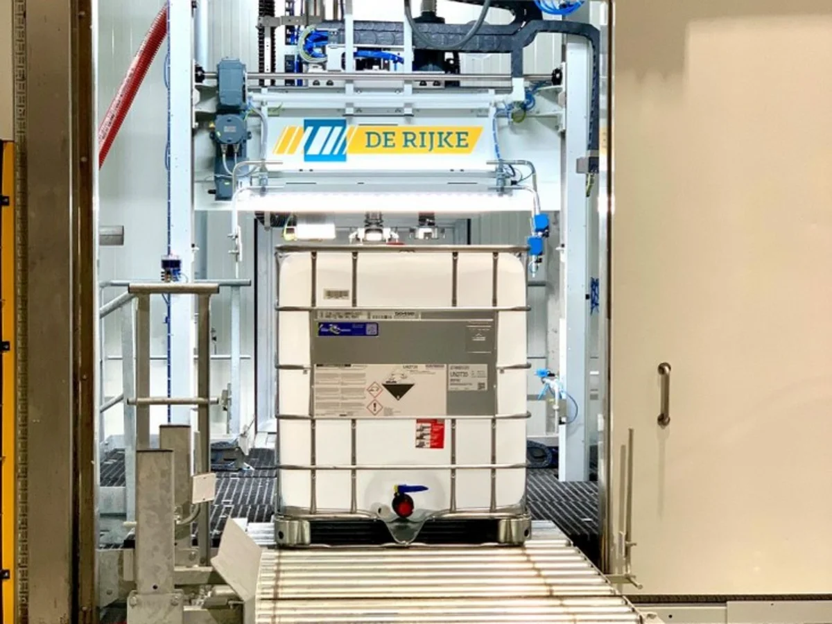 [Translate to English:] Palettenfüllroboter INTEGRA 71