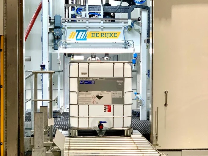 [Translate to English:] Palettenfüllroboter INTEGRA 71